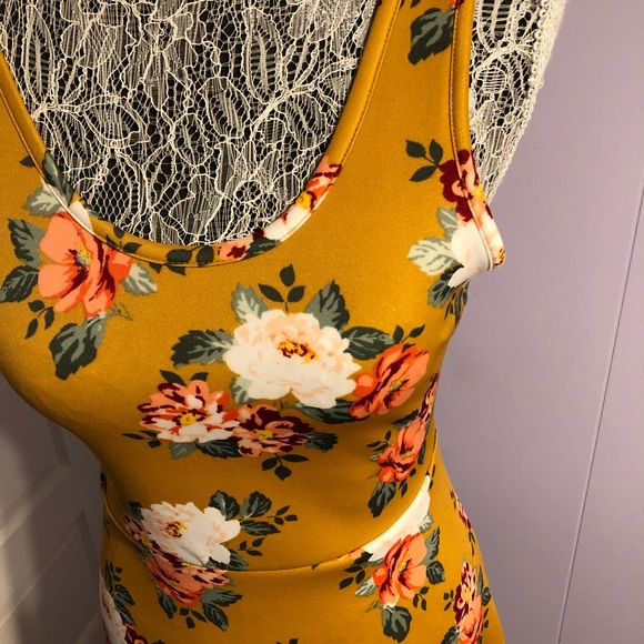 🙀last chance🙀 Mustard floral dress - Picture 2 of 4